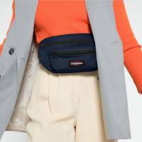 Eastpak Doggy Bag – Gürteltasche mit 3 Fächern und verstellbarem Hüftgurt